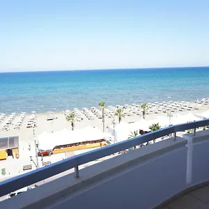https://lazuli-beach-apartment-no-43.larnacahotels.org
